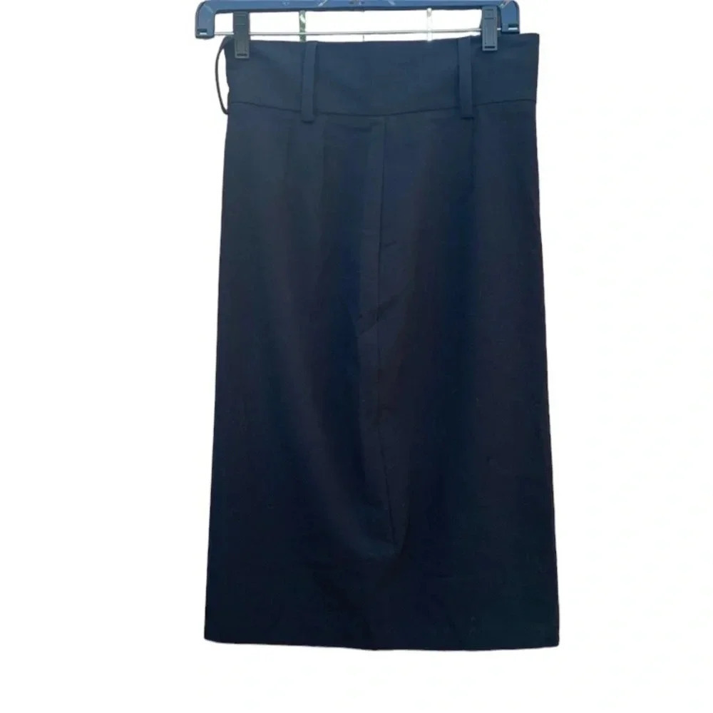 Bisou Bisou black pencil minimalist skirt with zipper back size 2